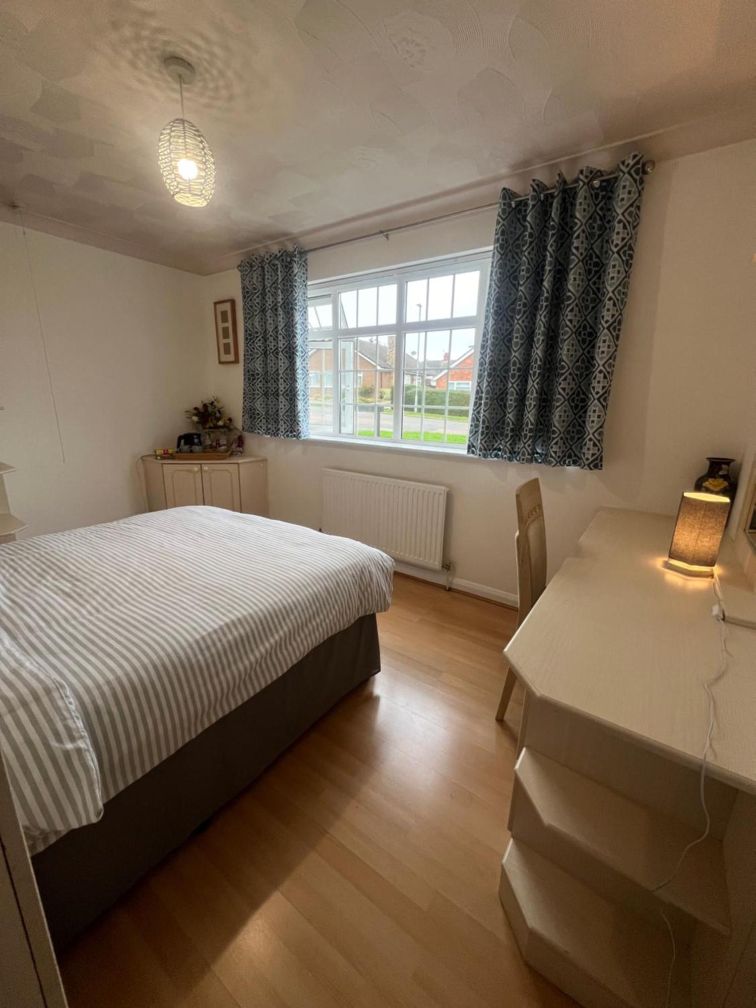 Double Room At The Bungalow With Shared Shower Room Кеттерінг Екстер'єр фото